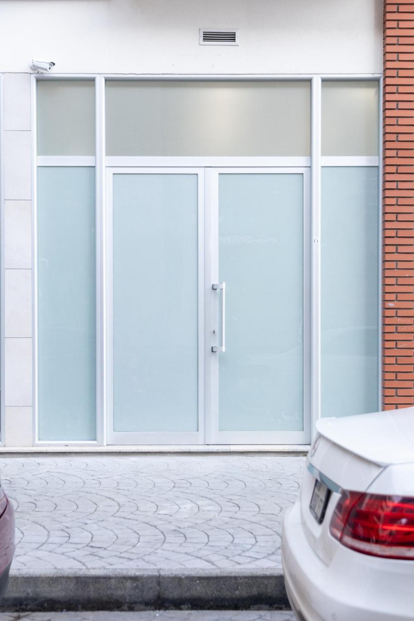 Апартаменти Free Parking Sudio Тирана Екстер'єр фото