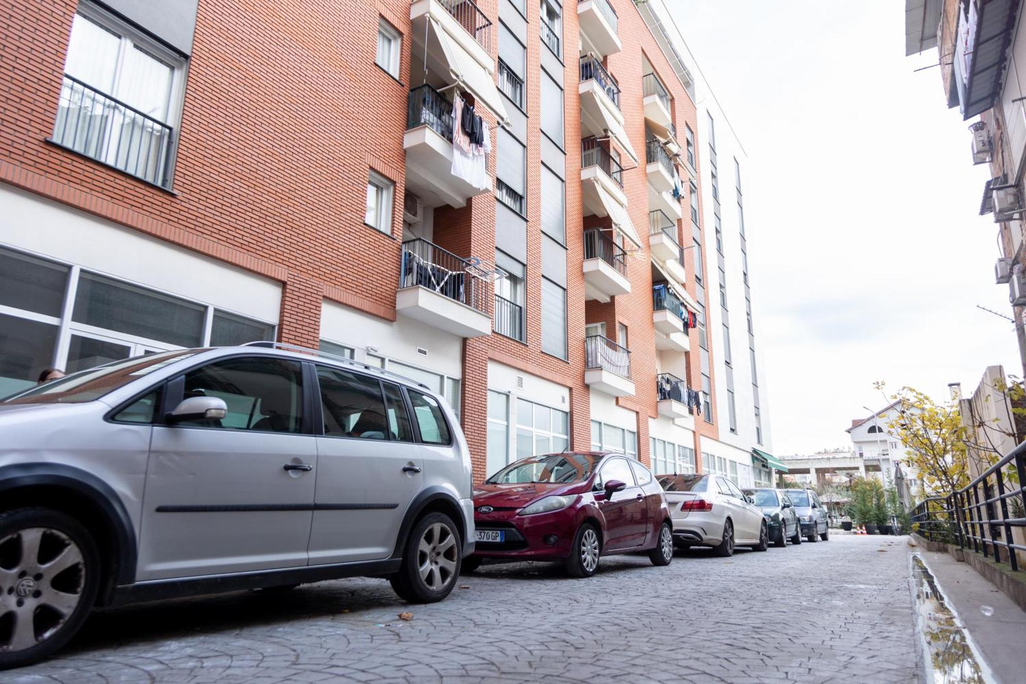 Апартаменти Free Parking Sudio Тирана Екстер'єр фото